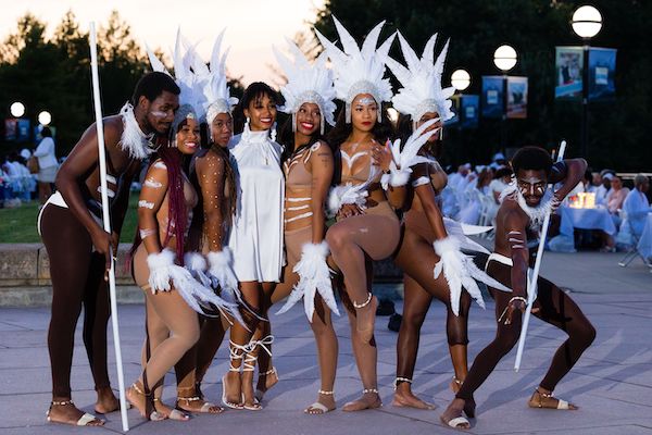 Entertainers at the 2021 Indianapolis Diner en Blanc