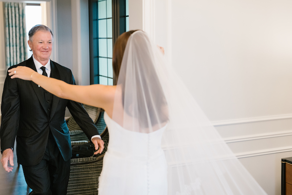 father of the bride seeing his daughter for the first time