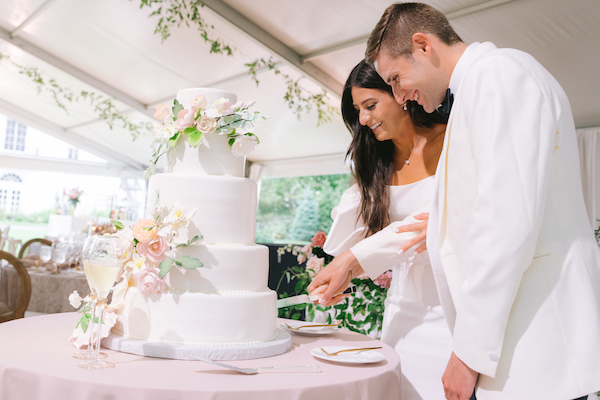 bride and groom cutting their wedding cake