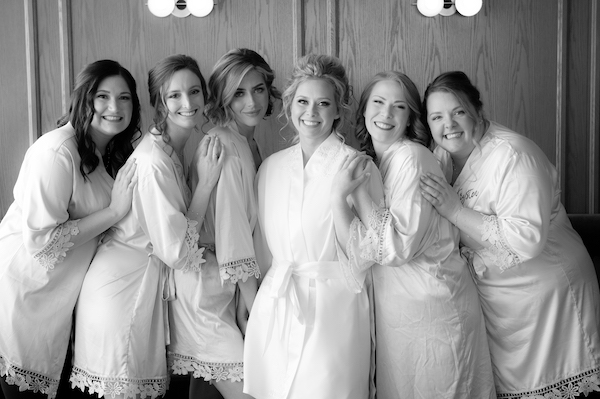 Indianapolis bride with her wedding party