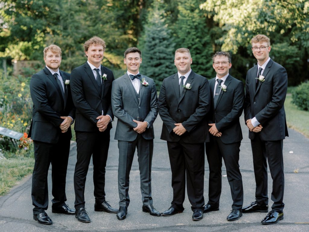 groomsman photography poses