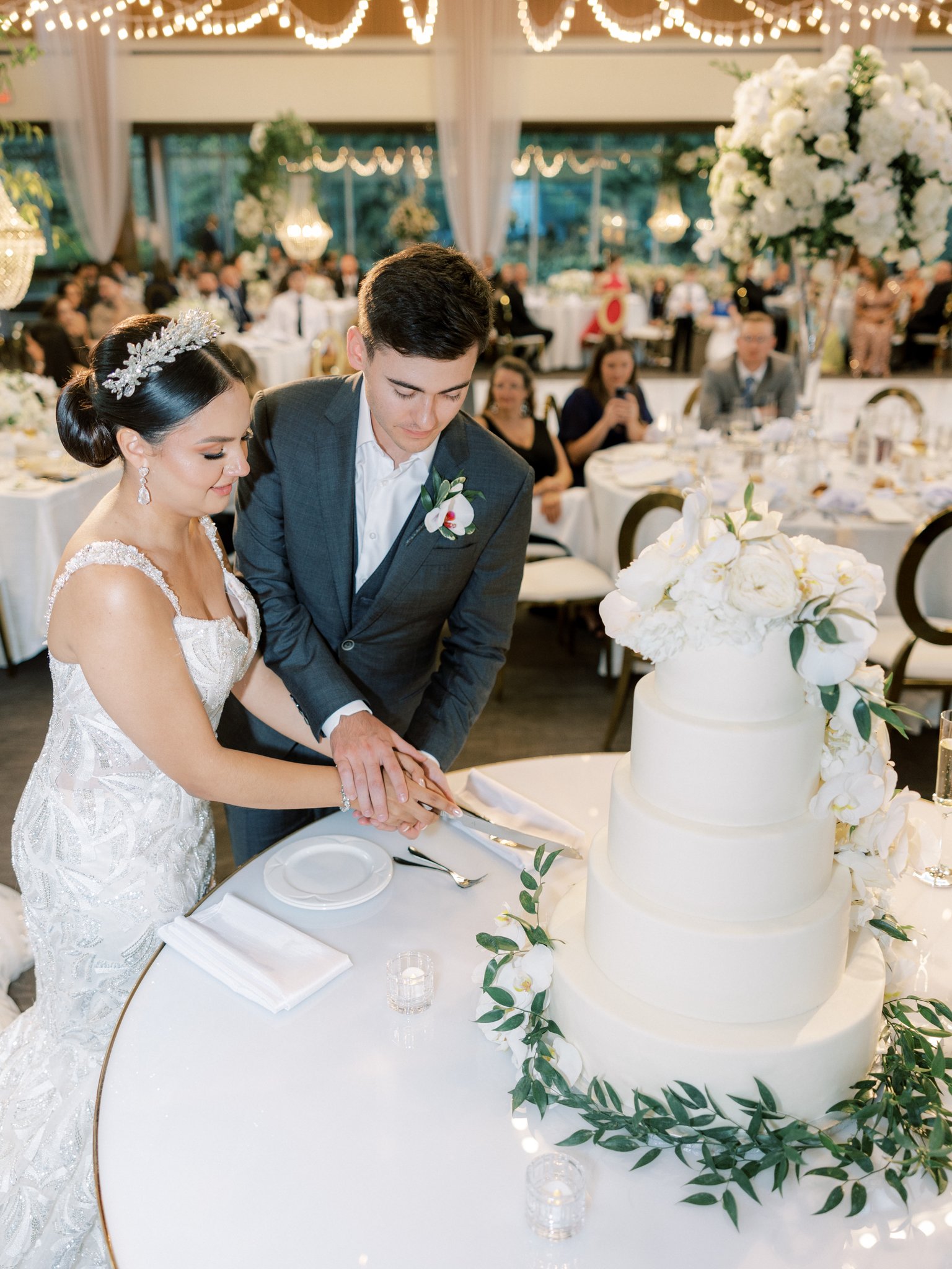 cutting cake at newfields wedding