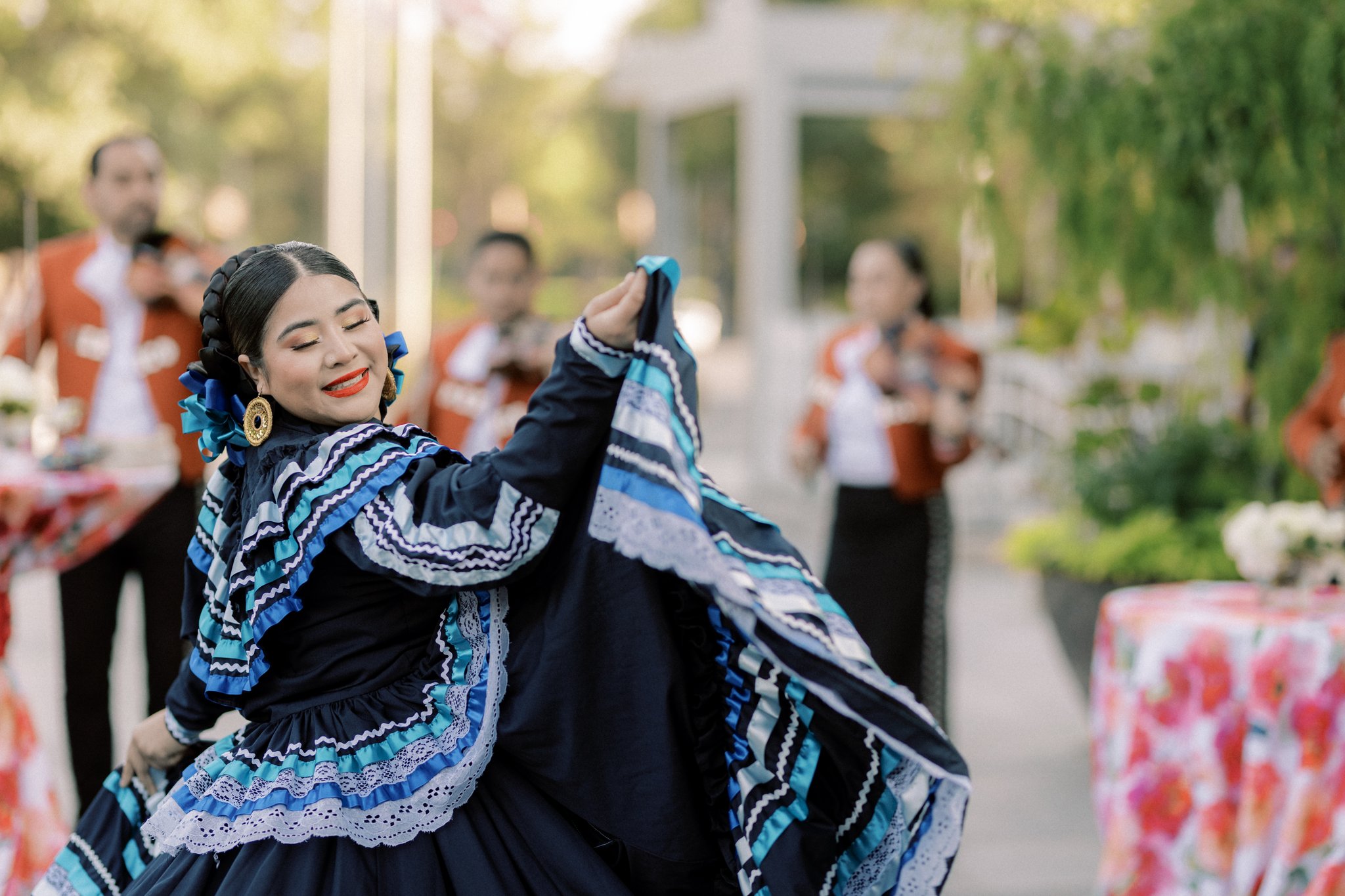 folklórico dancers