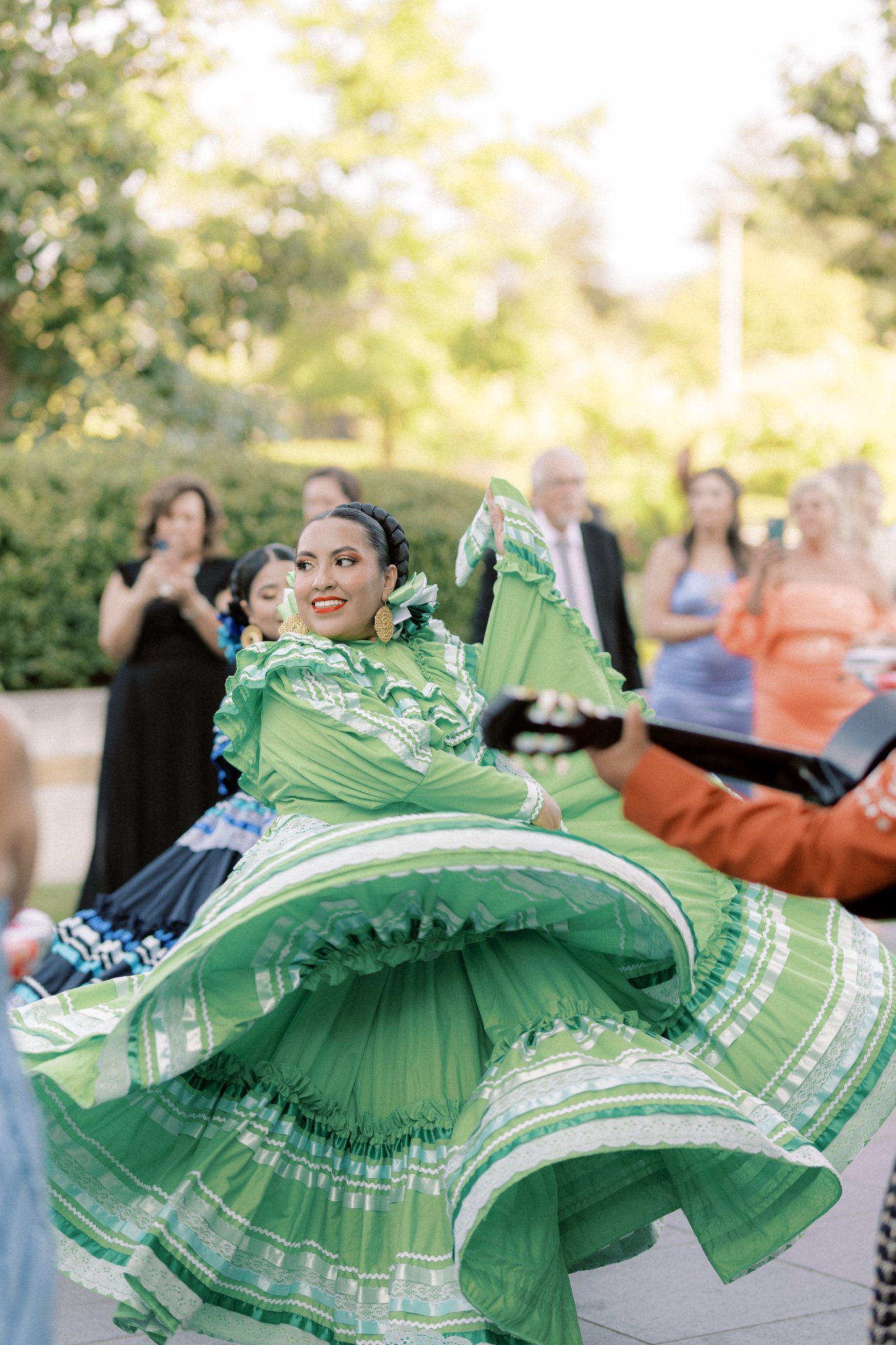 folklórico dancers at newfield wedding